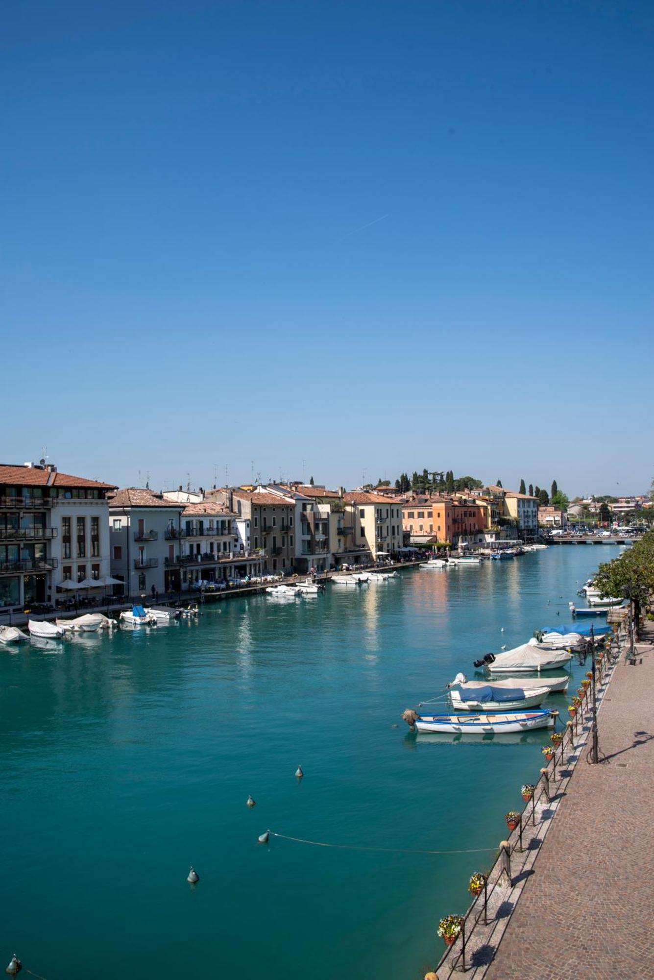 Palazzo Cordigero - Apartments Peschiera del Garda Bagian luar foto