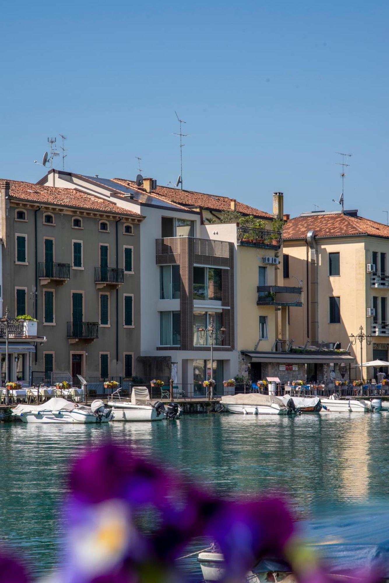 Palazzo Cordigero - Apartments Peschiera del Garda Bagian luar foto