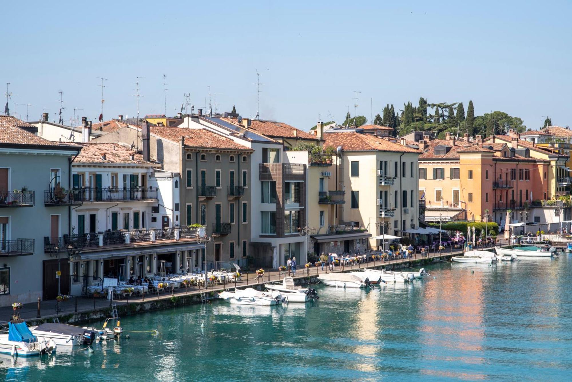 Palazzo Cordigero - Apartments Peschiera del Garda Bagian luar foto