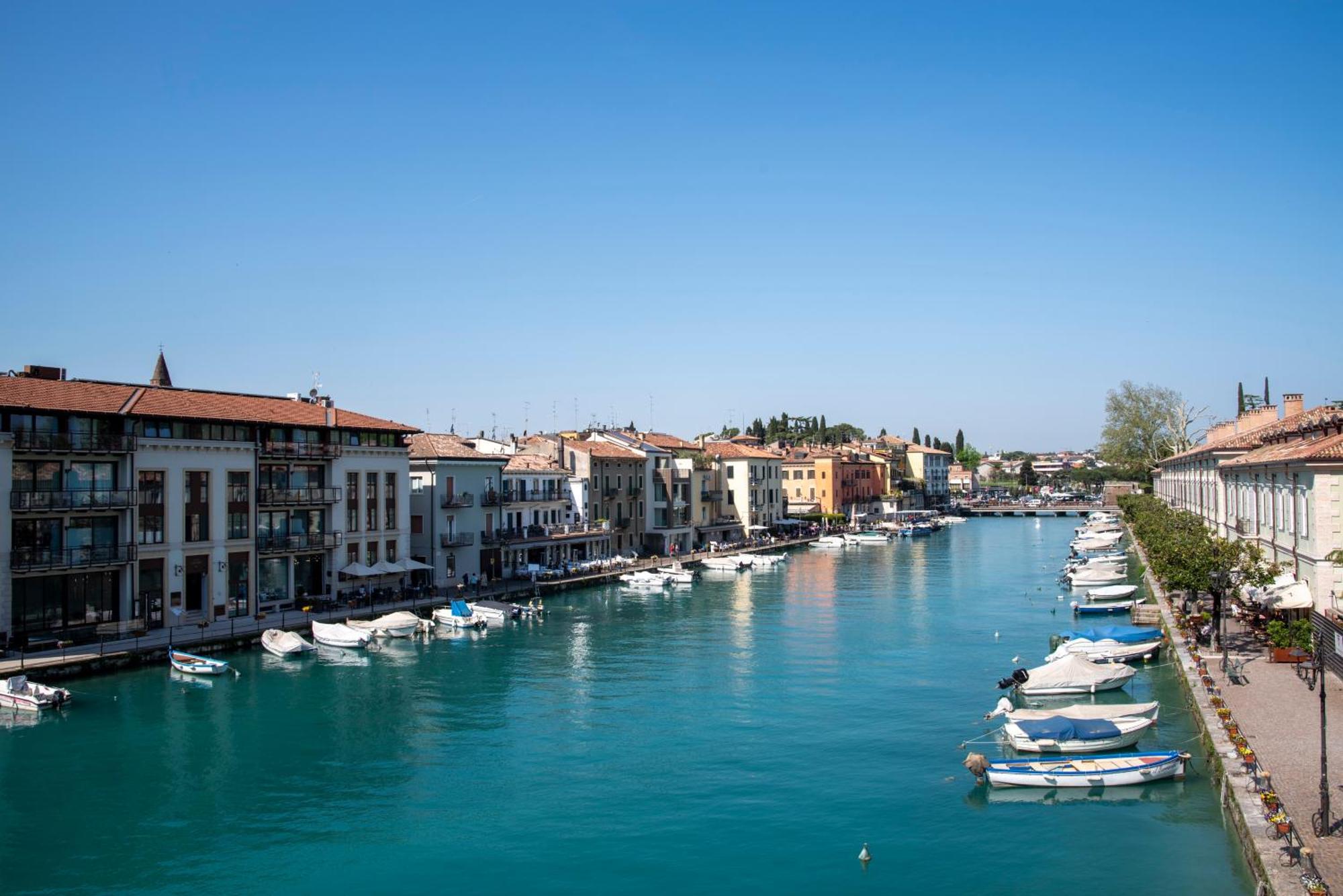 Palazzo Cordigero - Apartments Peschiera del Garda Bagian luar foto