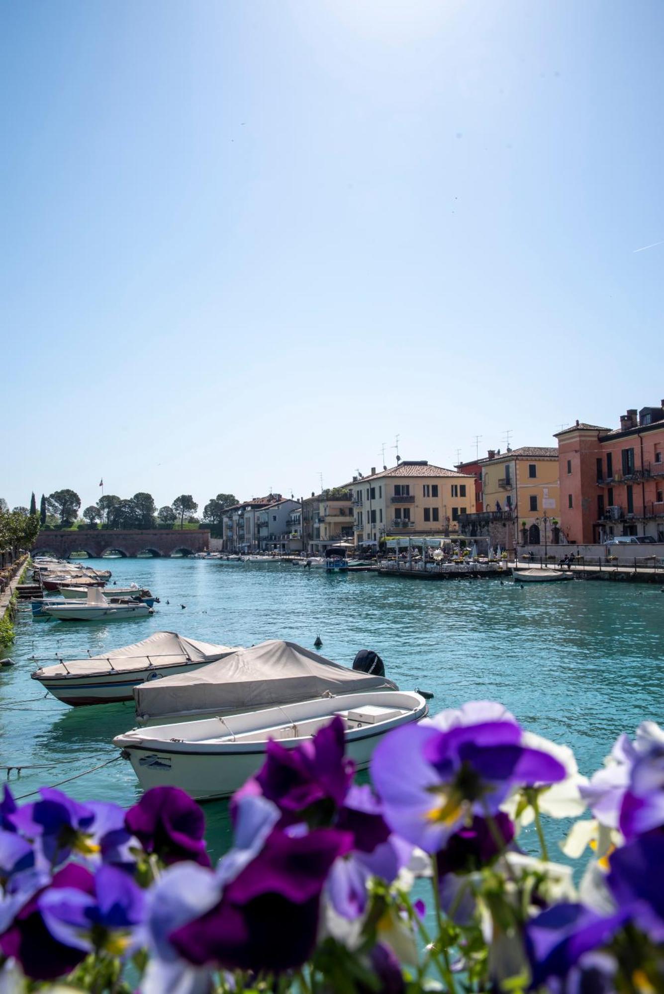 Palazzo Cordigero - Apartments Peschiera del Garda Bagian luar foto