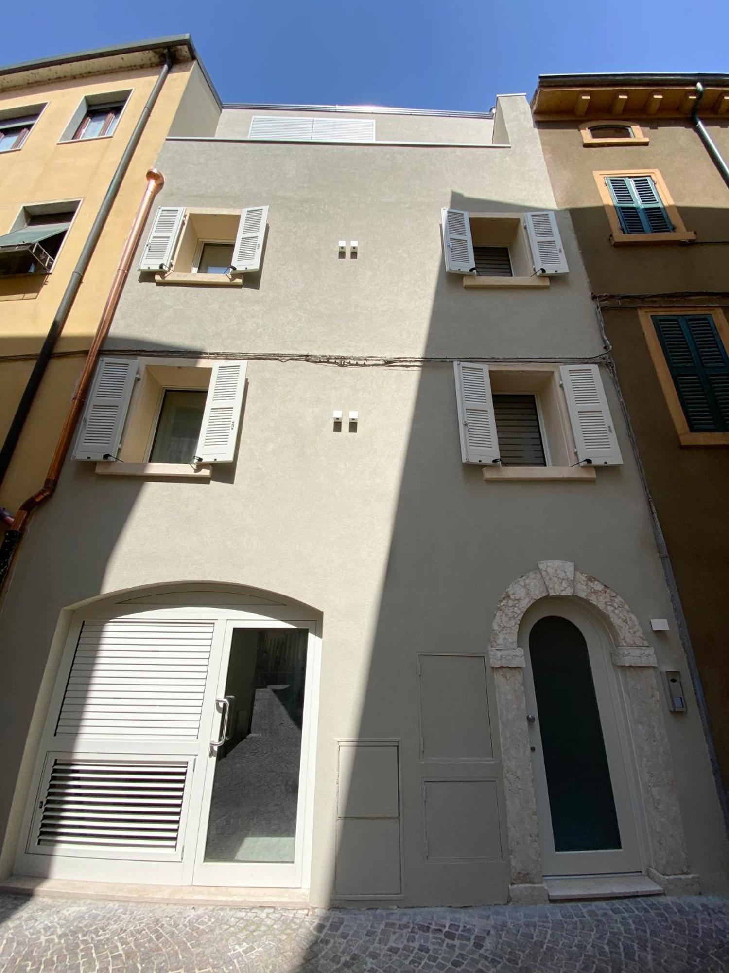 Palazzo Cordigero - Apartments Peschiera del Garda Bagian luar foto