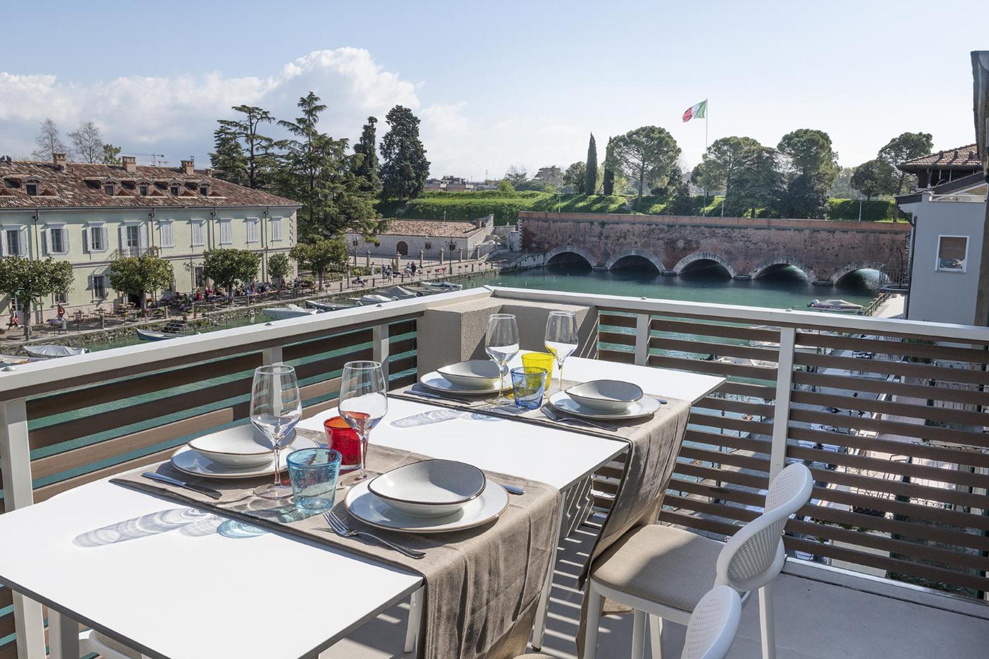 Palazzo Cordigero - Apartments Peschiera del Garda Bagian luar foto
