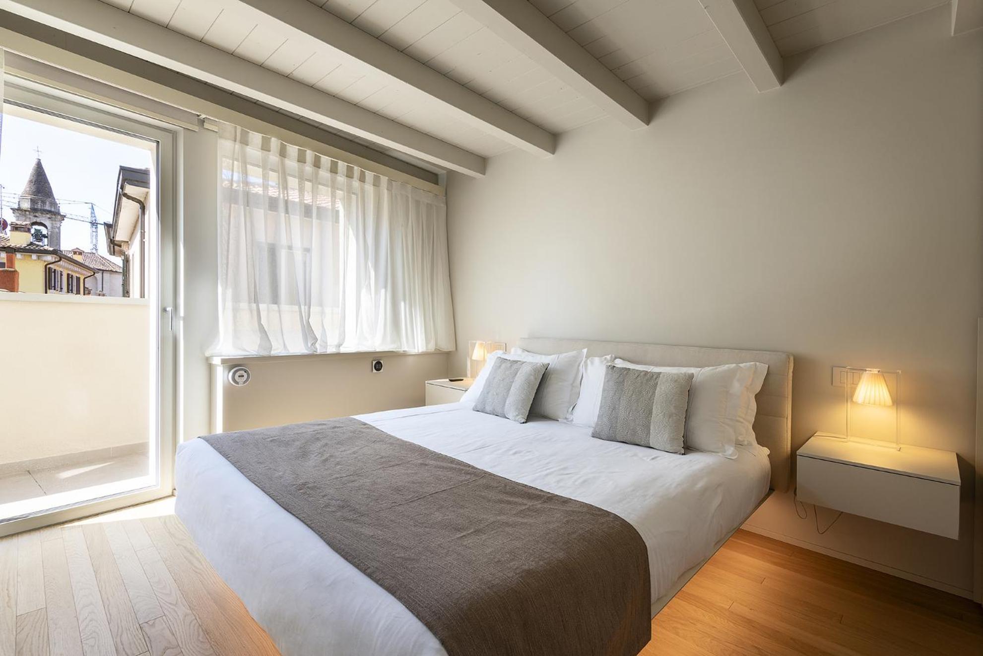 Palazzo Cordigero - Apartments Peschiera del Garda Bagian luar foto