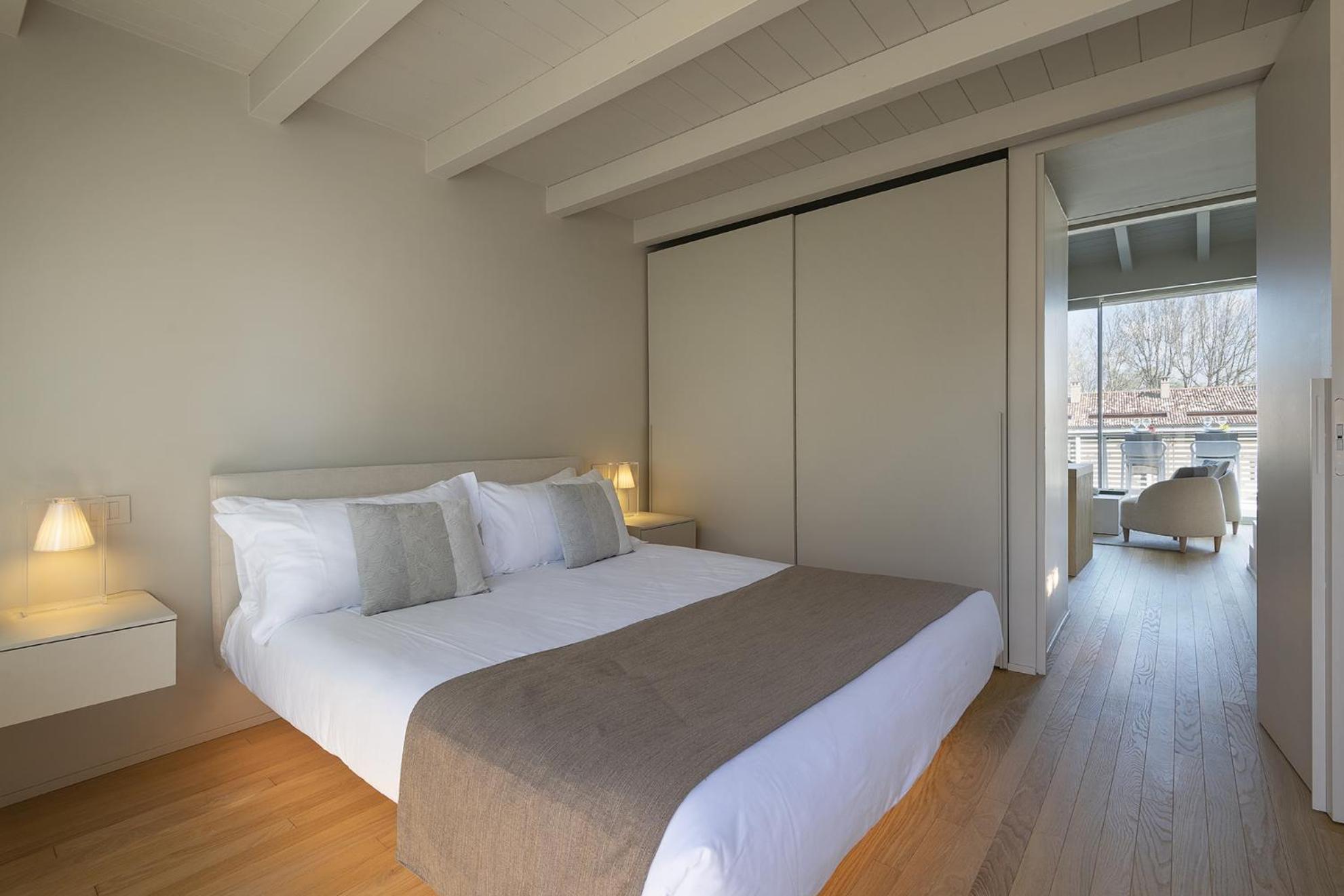 Palazzo Cordigero - Apartments Peschiera del Garda Bagian luar foto