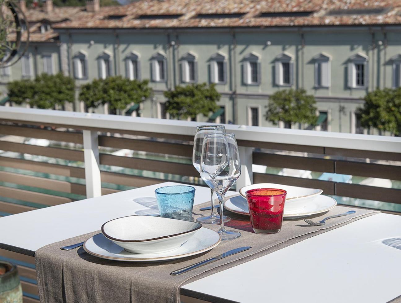 Palazzo Cordigero - Apartments Peschiera del Garda Bagian luar foto